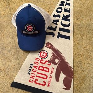 ⚾️ Cubs baseball cap and pennant
